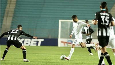 بيراميدز يتقدم على الصفاقسي التونسي في الشوط الأول بهدف الكرتي
