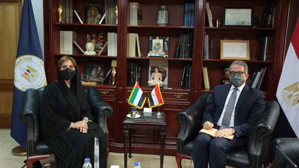 وزير السياحة والأثار