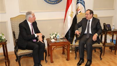 وزير البترول يبحث مع رئيس المؤسسة الدولية الإسلامية لتمويل التجارة برامج التمويل للعام الحالي