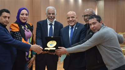 رئيس جامعة أسوان يستقبل علام وبركات ووفد اتحاد كرة القدم