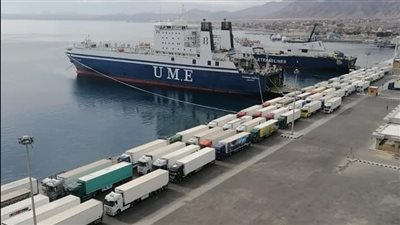 انتظام حركة الملاحة بموانئ البحر الأحمر بعد تحسن الأحوال الجوية