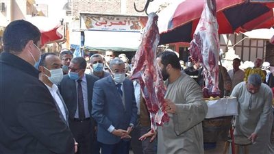 محافظ المنيا يتابع توافر السلع والمواد الغذائية بعدد من الأسواق والمجمعات الغذائية بمركز أبوقرقاص