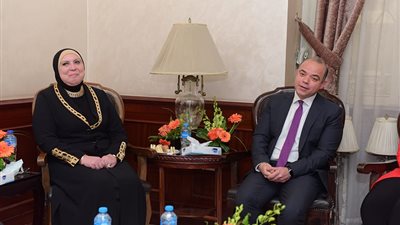 وزيرة التجارة ورئيس البورصة وشركاء التنمية يفتتحون جلسة التداول احتفالًا باليوم العالمي للمرأة