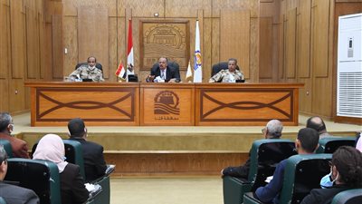 سكرتير محافظة قنا: إجراءات رادعة ضد غير الجادين في دفع رسوم تقنين الأراضي