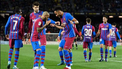 تشافي يعلن تشكيل برشلونة الرسمي أمام قادش في الدوري الإسباني