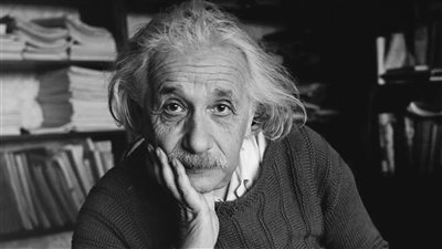 في ذكرى ميلاده.. هل كان أينشتاين ضعيفًا في الرياضيات خلال طفولته؟