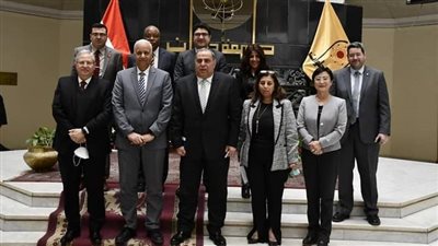 جامعة حلوان ولويفيل الأمريكية تبحثان آليات الحصول على بكالوريوس في الهندسة الحيوية 