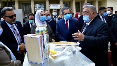 وزيرة التضامن توزع 100 خلية نحل للأسر الأولى بالرعاية في الغربية