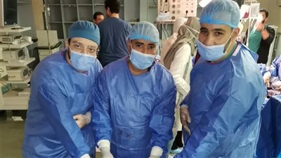 مستشفى سوهاج الجامعي ينجح في استئصال ورم يزن 18 كيلو من بطن شاب 