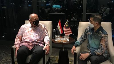 وزير الخارجية يرتدي الزي الماليزي التقليدي.. ما القصة؟ | صور