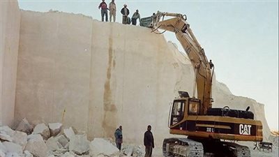 توصيات برلمانية بمد سن المعاش للعاملين بالمحاجر