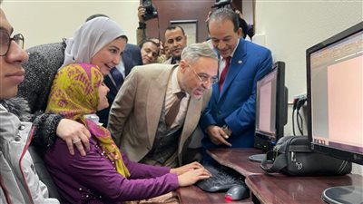 خلال زيارتها للغربية.. وزيرة التضامن تسلم أجهزة تعويضية للطلاب من ذوي الهمم | صور