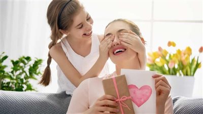 دار الإفتاء: الاحتفال بـ يوم الأم مباح شرعًا وليس بدعة