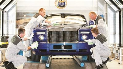 الاتحاد الأوروبي يدرس حظر تصدير السيارات الفاخرة إلى روسيا