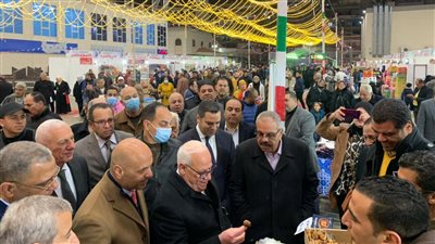 إقبال كبير من المواطنين بالتزامن مع افتتاح معرض أهلًا رمضان ببورسعيد | صور