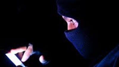 احذر من عمليات النصب عن طريق التليفون.. كيف تميز بين رسائل البنوك الحقيقية ورسالة الهاكرز؟ 