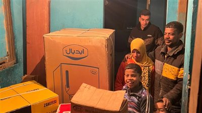 بعد نشر القاهرة 24.. أجهزة كهربائية ومواد غذائية وراتب شهري لسيدة الوراق