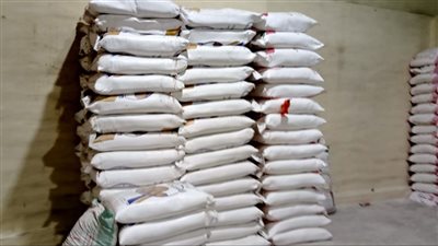 ضبط مخزن بداخله 20 طن دقيق بقصد احتكارها وبيعها بالسوق السوداء بالطالبية