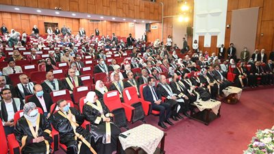 جامعة الفيوم تكرم 1050 من أبنائها خلال احتفالية عيد العلم الرابع عشر | لايف