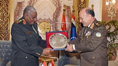 الفريق أسامة عسكر يلتقى رئيس هيئة الأركان للقوات المسلحة السودانية