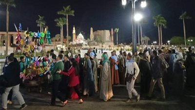 عاشقين الوالي.. أهالي الصعيد يحتفلون بذكرى مولد أبو الحجاج في الأقصر رغم غلق الساحة الرئيسية | صور 