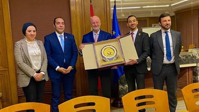 تنسيقية شباب الأحزاب والسياسيين تلتقي سفير إسبانيا لدى القاهرة