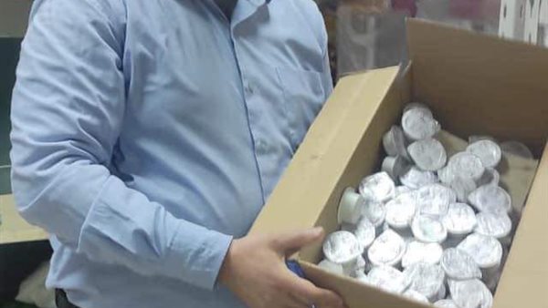 ضبط 12 كرتونة عسل