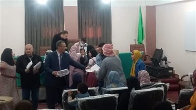 تطعيم 250 سيدة بلقاح كورونا واستخراج 150 بطاقة قومية مجانًا بالفيوم