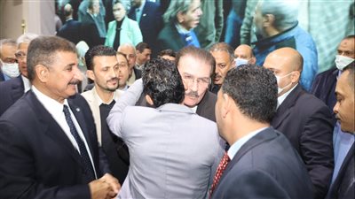 مظاهرة حب.. أعضاء نقابة المهندسين يودعون هاني ضاحي بالأحضان بعد انتهاء ولايته │ صور
