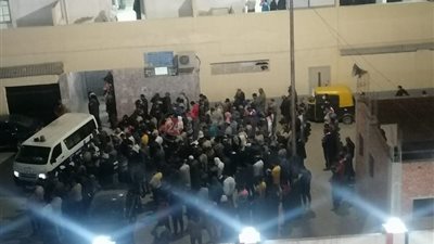 بعد التصريح بالدفن.. أهالي كفر الشيخ يؤدون صلاة الجنازة على جثمان طالبة عثر عليه بإحدى الترع