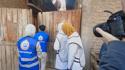 تطعيم أكثر من 381 ألف مواطن ضد فيروس كورونا خلال حملة طرق الأبواب بسوهاج