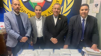 جمارك مطار سوهاج تحبط محاولة تهريب عدد من أجهزة الاتصالات