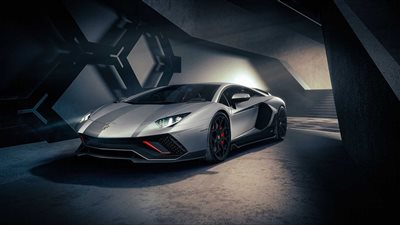 إعادة إنتاج 15 سيارة لامبورجيني أفينتادور بعد احتراقها على متن سفينة فيليسيتي آيس