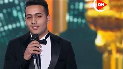 والدة المتسابق عبد الرحمن صابر تبكي خلال غنائه بالدوم.. وهند صبري: أنت محظوظ بوالدتك ومعجبة بحضورك