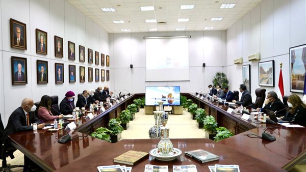 اجتماع وزير السياحة