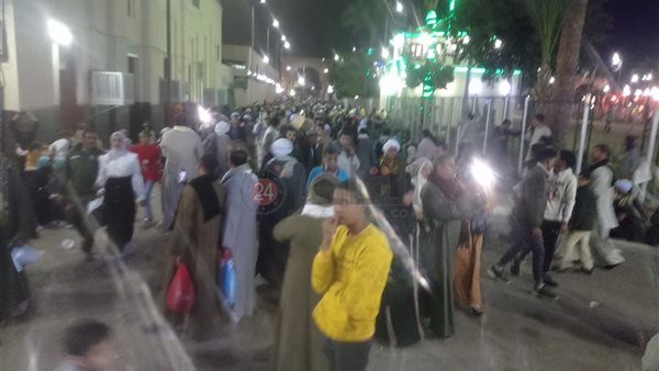 الآلاف يحتفلون بالليلة