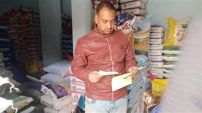 ضبط سلع مجهولة المصدر وتحرير 8 محاضر لمخالفات تموينية ببني سويف 