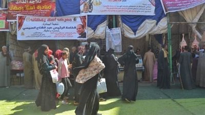 11 صورة ترصد توافد المواطنين على معرض أهلا رمضان بإسنا في الأقصر 