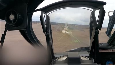 الجيش الروسي ينشر فيديو لعملية قتالية بطائرات الهليكوبتر والسيطرة على مطار أوكراني