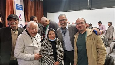 فاطمة عيد تحضر انتخابات المؤلفين والملحنين.. وتلتقط صورة مع مدحت العدل