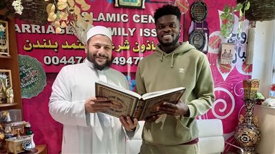 المأذون الشرعي بلندن يكشف كواليس اعتناق توماس بارتي لـ الإسلام | خاص