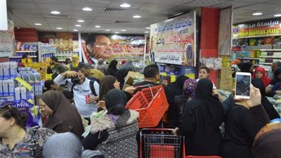 تخفيضات تصل لـ50 % بمبادرة كلنا واحد.. ومواطنون: ربنا يخلي الريس ويرخصلنا كل حاجة