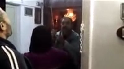 تداول فيديو لشخص يهدد آخر بالقتل في بورسعيد.. والأخير: بلطجي ومحدش قادر عليه | فيديو 