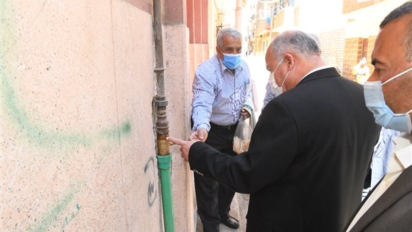 محافظ قنا في جولة