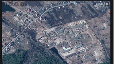 تحصينات روسية بمحيط كييف.. صور تكشف سواتر ترابية وآليات عسكرية 