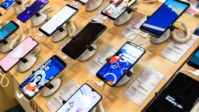 شعبة المحمول تتوقع زيادة الأسعار بنحو 20% عقب ارتفاع سعر الدولار | خاص