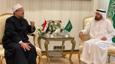 وزير الأوقاف يلتقي وزير الحج السعودي في مدينة جدة