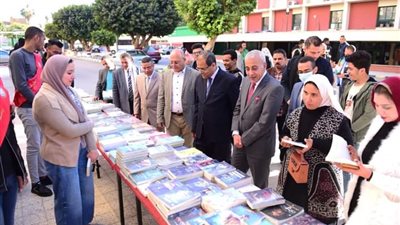 3 آلاف كتاب في معرض طلاب من أجل مصر بجامعة سوهاج | صور