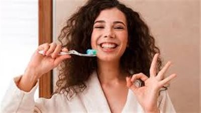 دراسة جديدة تربط بين ضعف صحة الفم والصداع النصفي وآلام الجسم