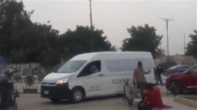 وصول جثمان زكي فطين عبد الوهاب إلى مسجد السيدة نفيسة لأداء صلاة الجنازة 